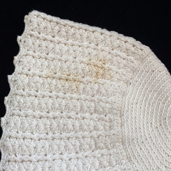 Precious Vintage Hand Crocheted Baby Bonnet - Picture 5 of 8